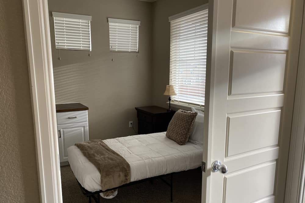 Photo of Bedroom in Todd Creek