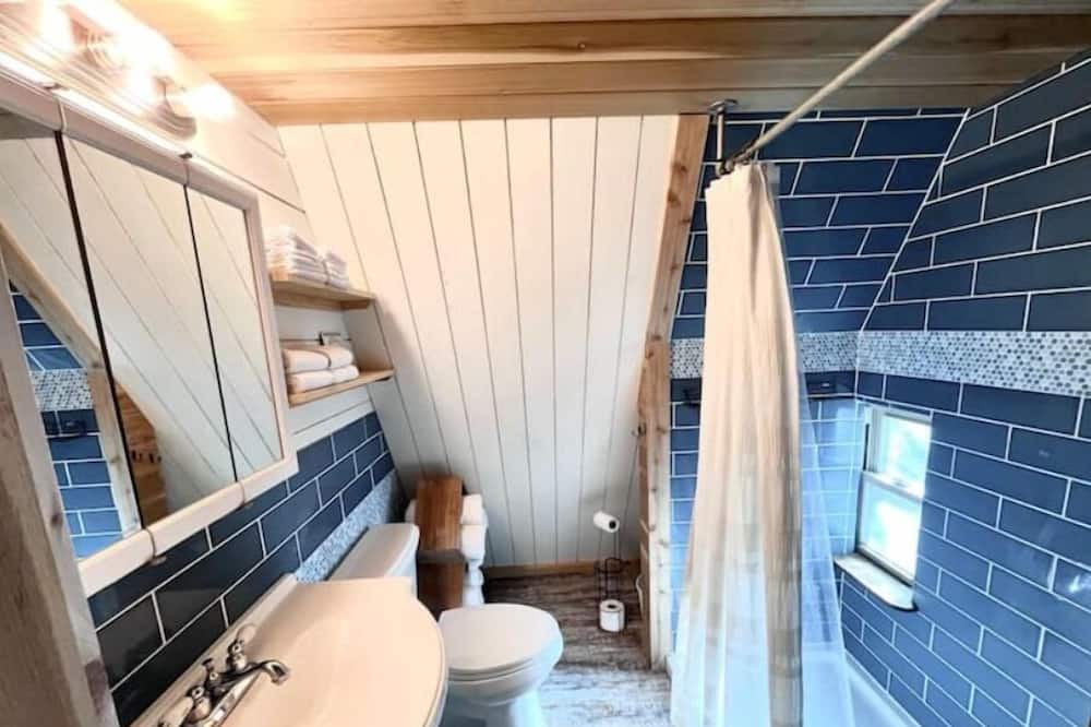 Photo of Bathroom in Hoyt