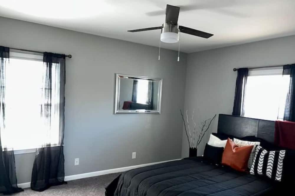 Photo of Bedroom in Northeast Kansas City