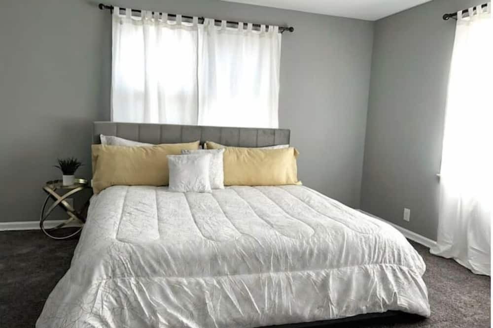 Photo of Bedroom in Northeast Kansas City