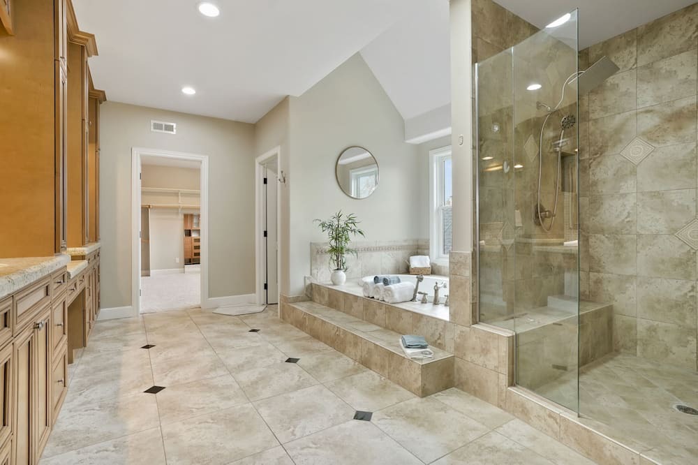 Photo of Bathroom in Hale
