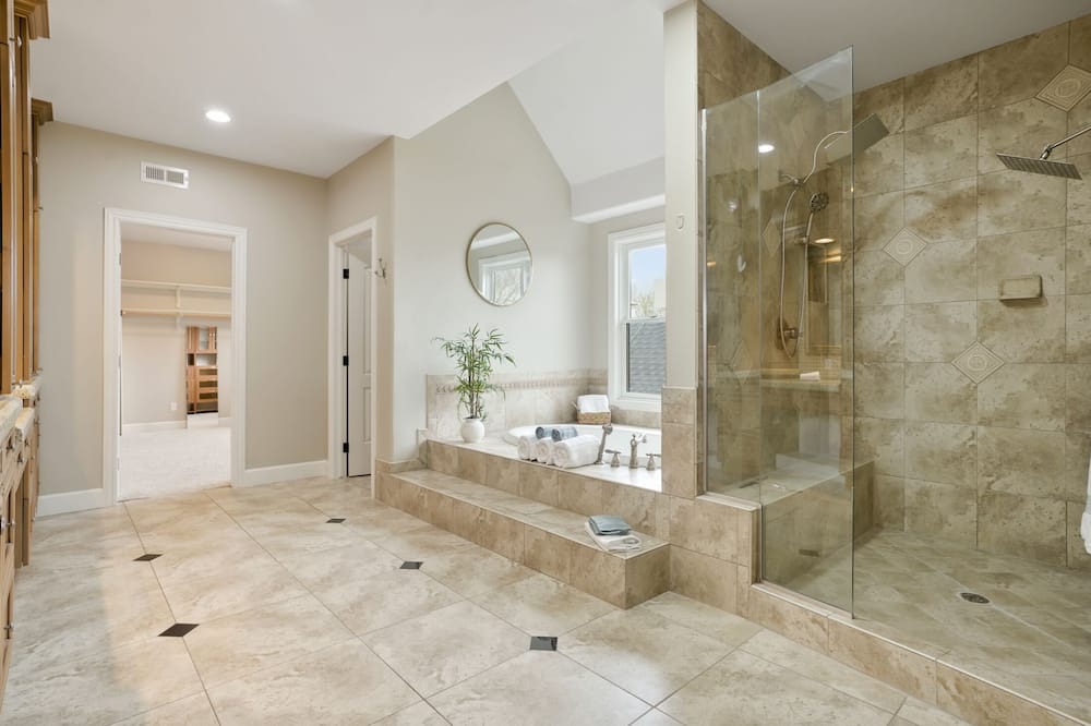 Photo of Bathroom in Hale