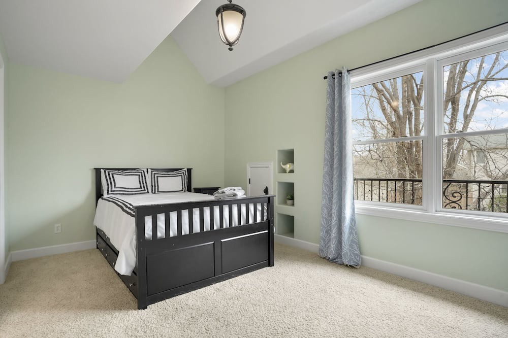 Photo of Bedroom in Hale