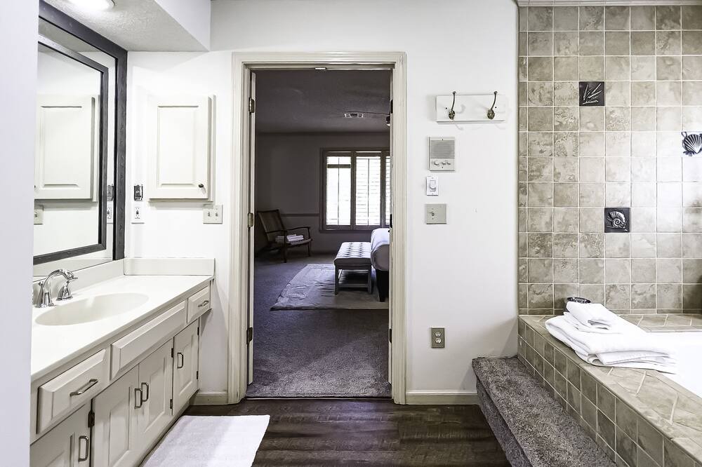 Photo of Bathroom in Overland Park