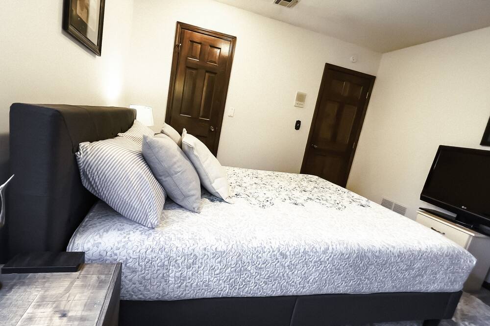 Photo of Bedroom in Overland Park