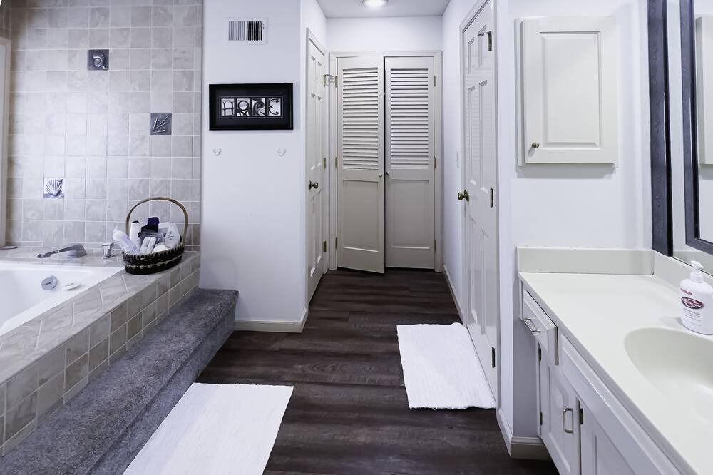 Photo of Bathroom in Overland Park