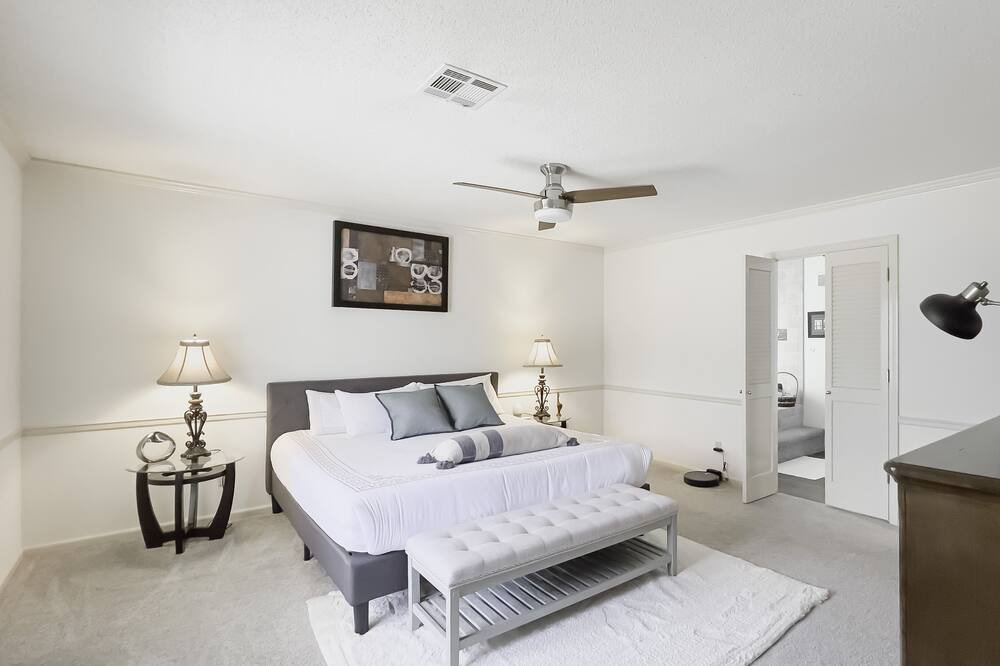 Photo of Bedroom in Overland Park