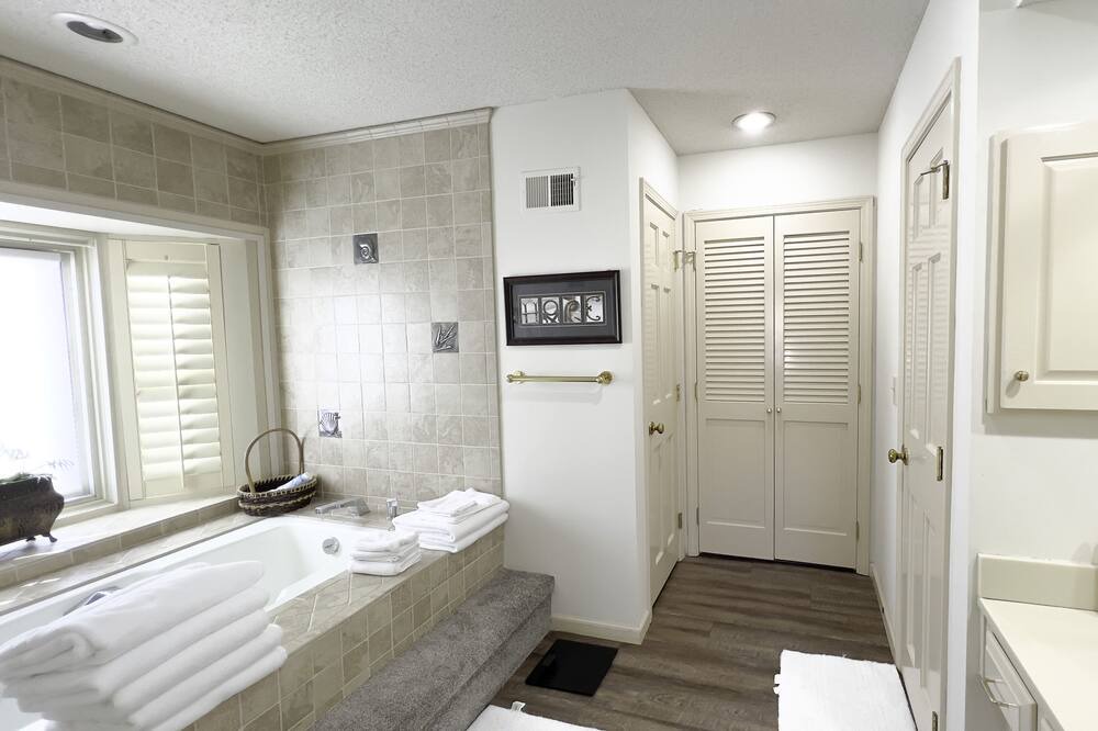 Photo of Bedroom in Overland Park