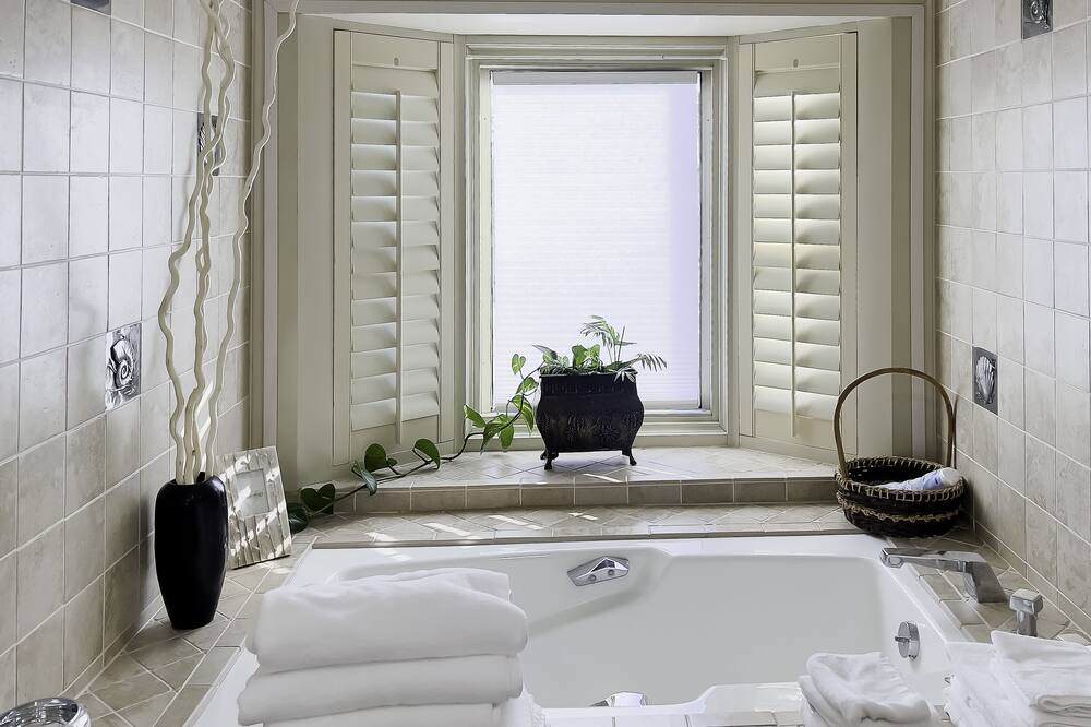Photo of Bathroom in Overland Park