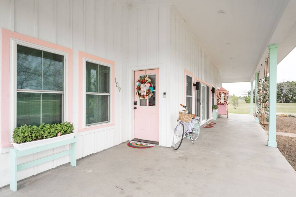 Photo of Others in Lacy-Lakeview