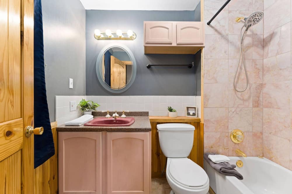 Photo of Bathroom in Aspen Park