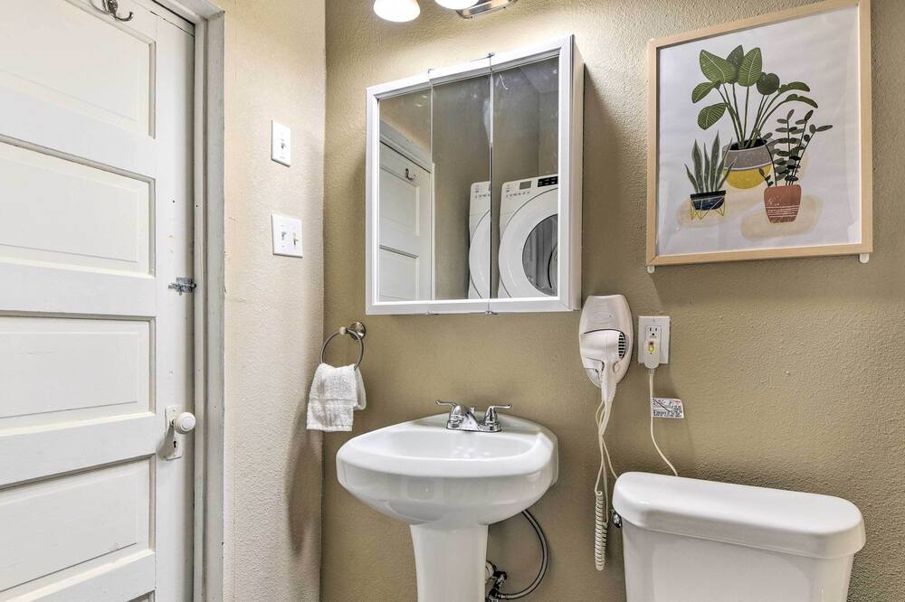 Photo of Bathroom in Electra
