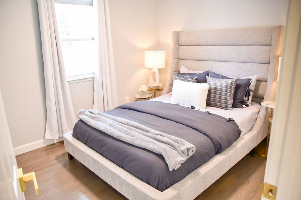 Photo of Bedroom in I-435 West KC-KS