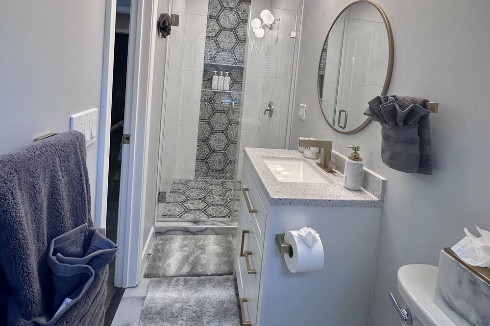 Photo of Bathroom in I-435 West KC-KS