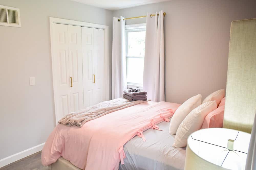 Photo of Bedroom in I-435 West KC-KS