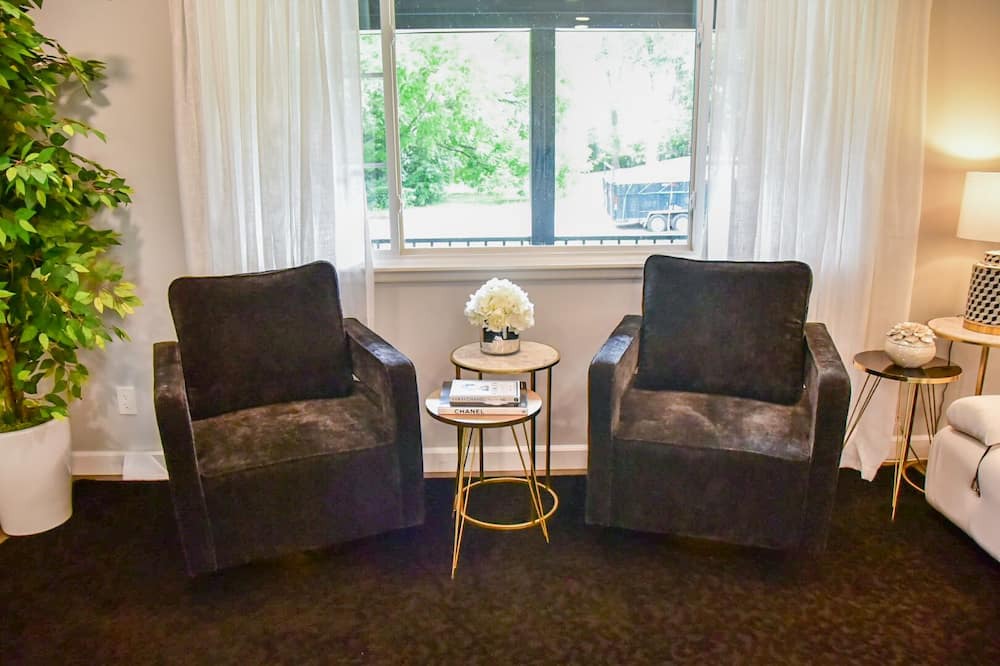 Photo of Livingroom in I-435 West KC-KS