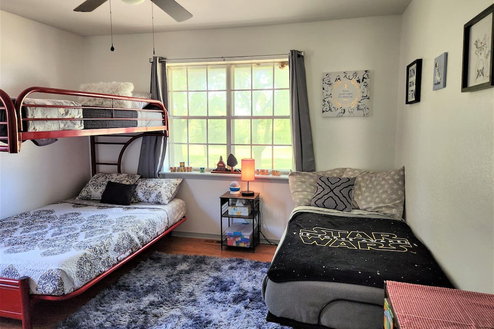 Photo of Bedroom in Lincoln County