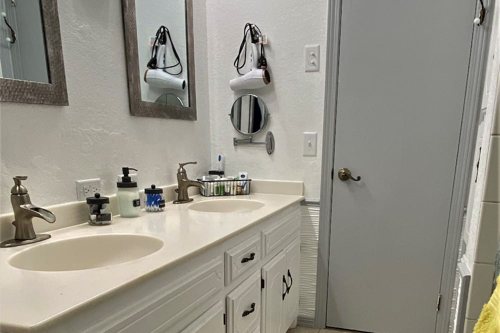 Photo of Bathroom in Lincoln County