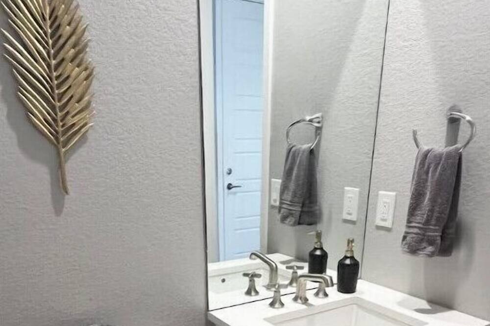 Photo of Bathroom in Dupont