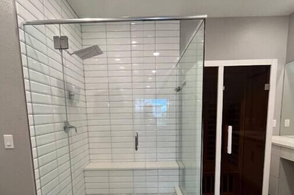 Photo of Bathroom in Dupont