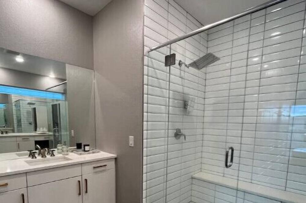 Photo of Bathroom in Dupont