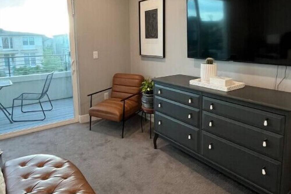 Photo of Livingroom in Dupont
