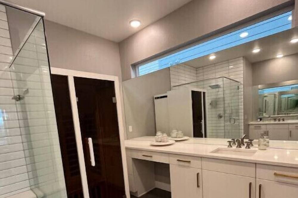 Photo of Bathroom in Dupont