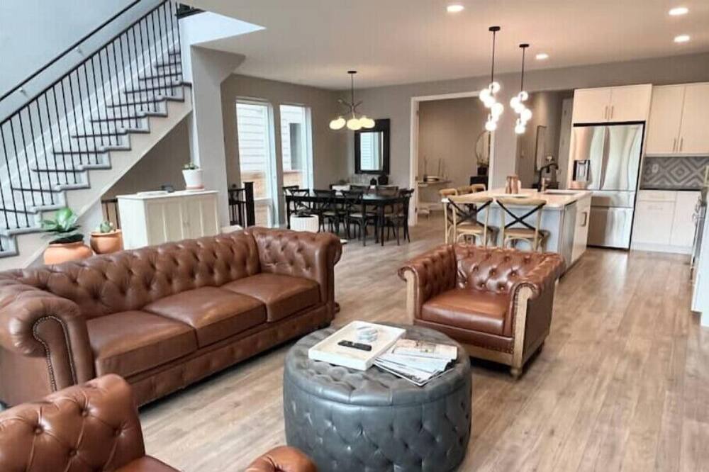 Photo of Livingroom in Dupont
