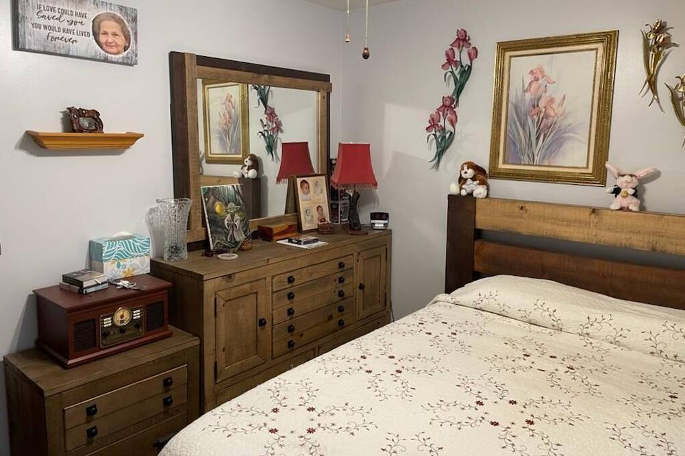 Photo of Bedroom in Salina