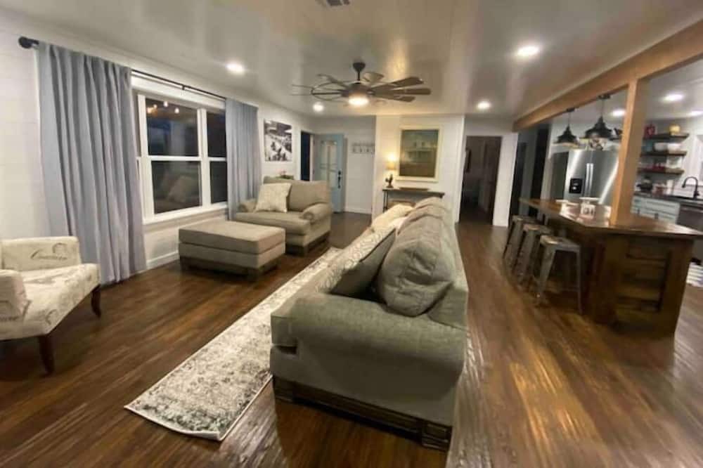 Photo of Livingroom in Okemah