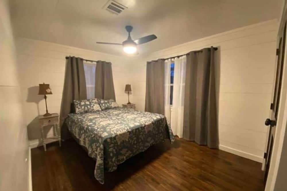 Photo of Bedroom in Okemah