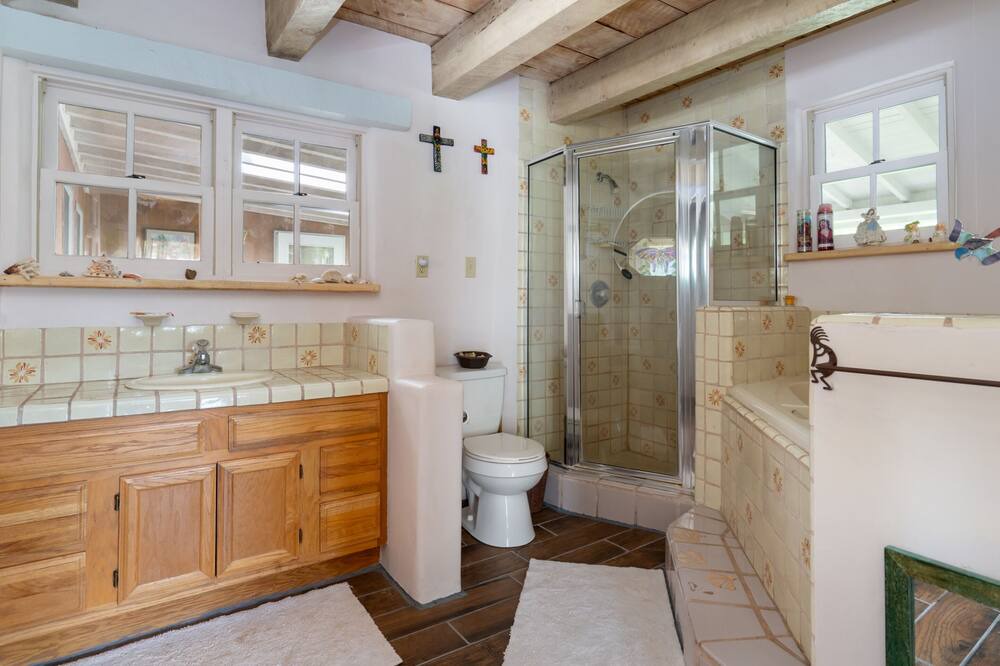 Photo of Bathroom in Canoncito