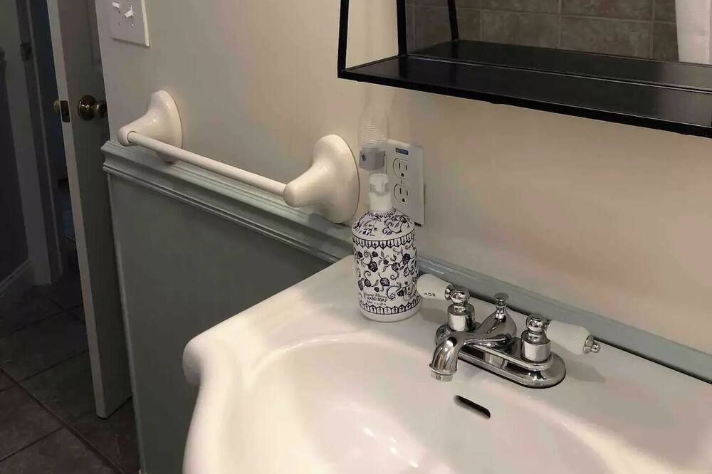 Photo of Bathroom in Atchison
