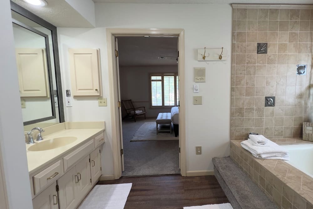 Photo of Bathroom in Overland Park
