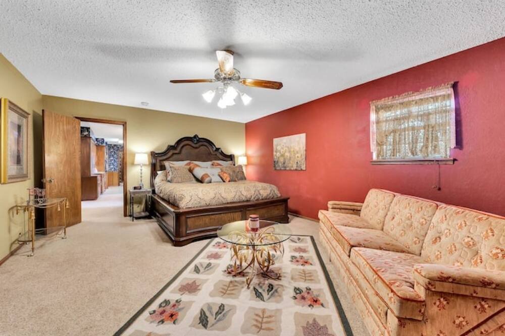 Photo of Bedroom in Clinton