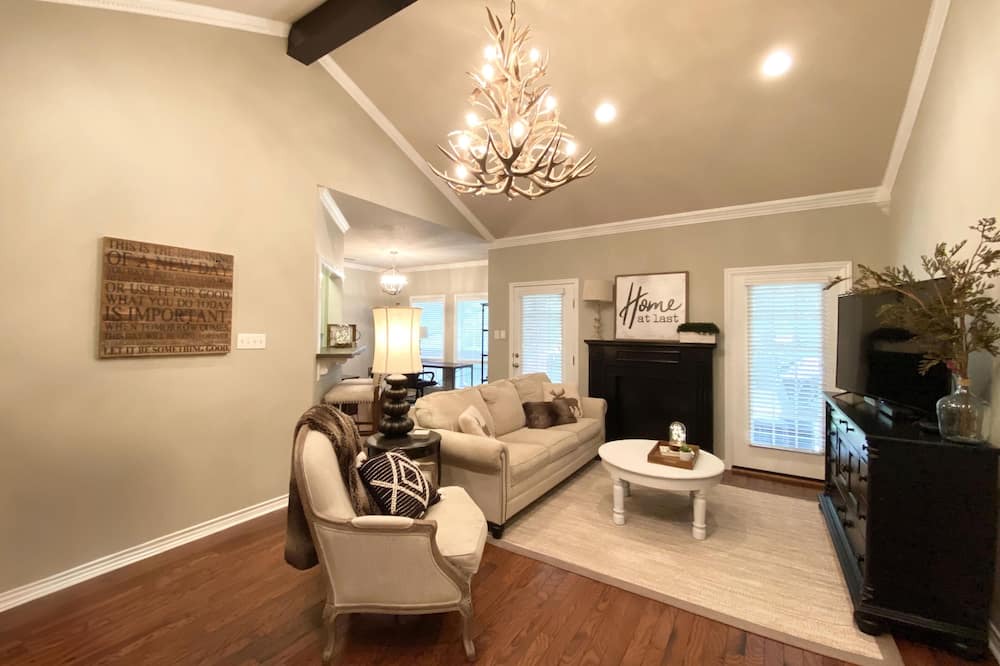 Photo of Livingroom in Center