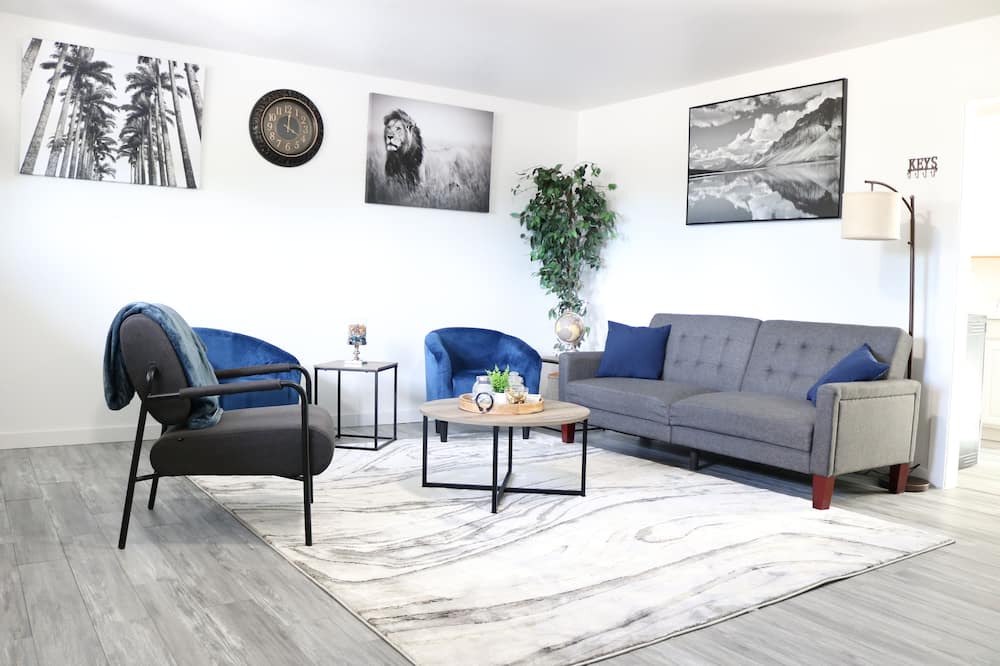 Photo of Livingroom in University Place