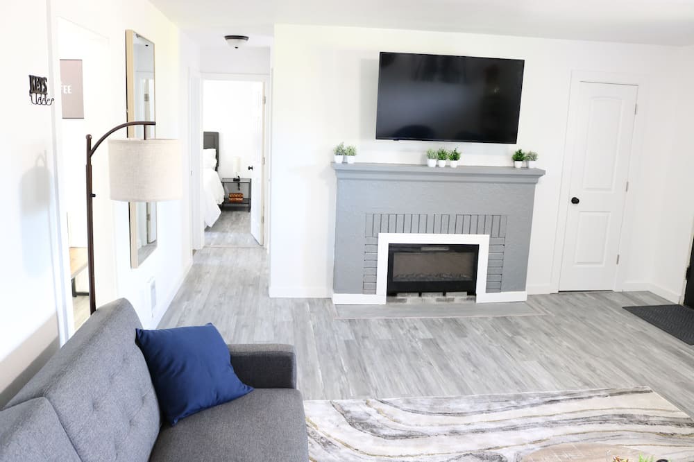 Photo of Livingroom in University Place