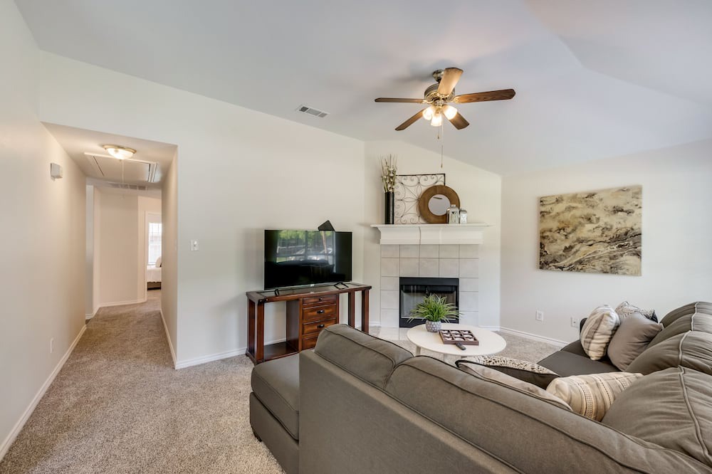 Photo of Livingroom in West Dallas