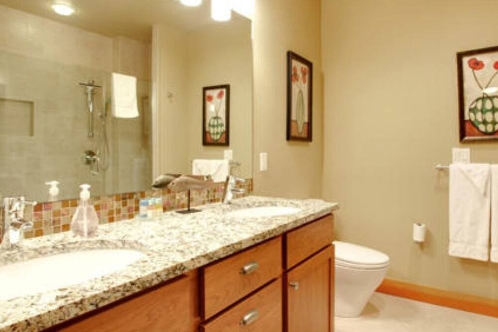 Photo of Bathroom in Chelan