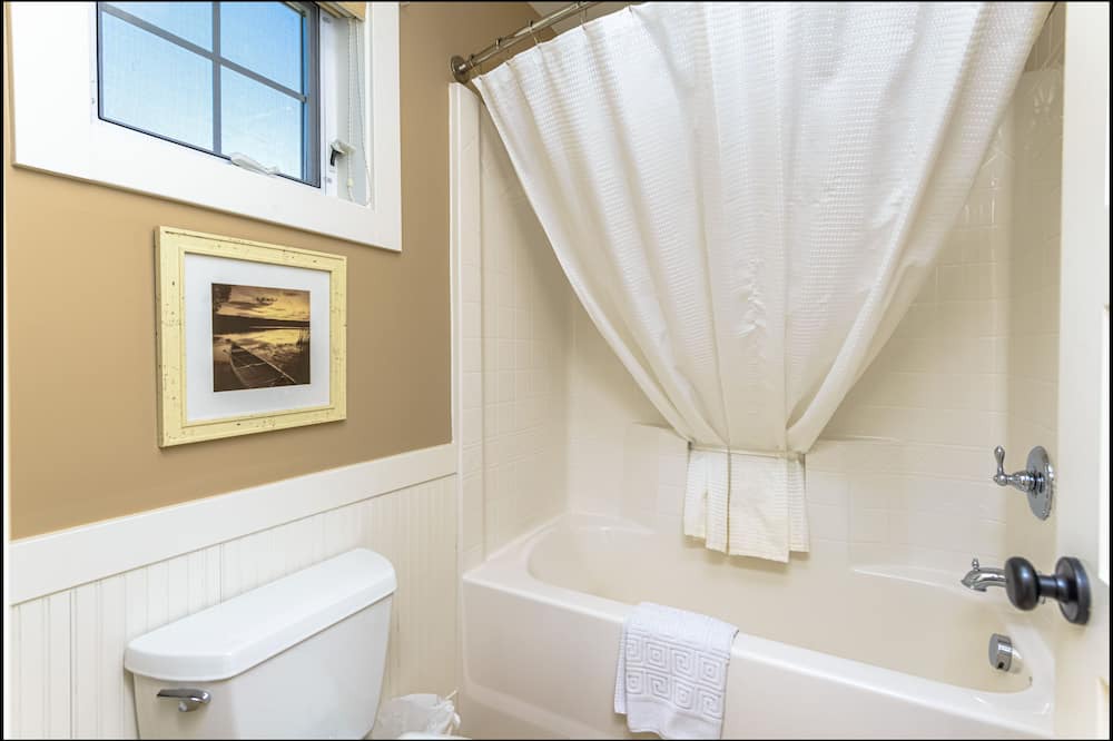 Photo of Bathroom in Oroville