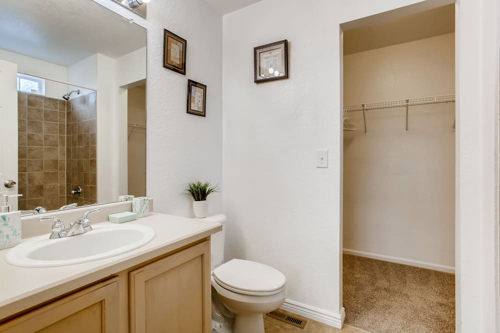 Photo of Bathroom in Green Valley Ranch