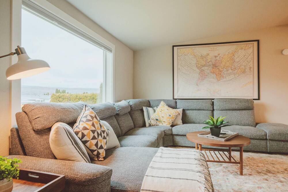Photo of Livingroom in Desert Aire