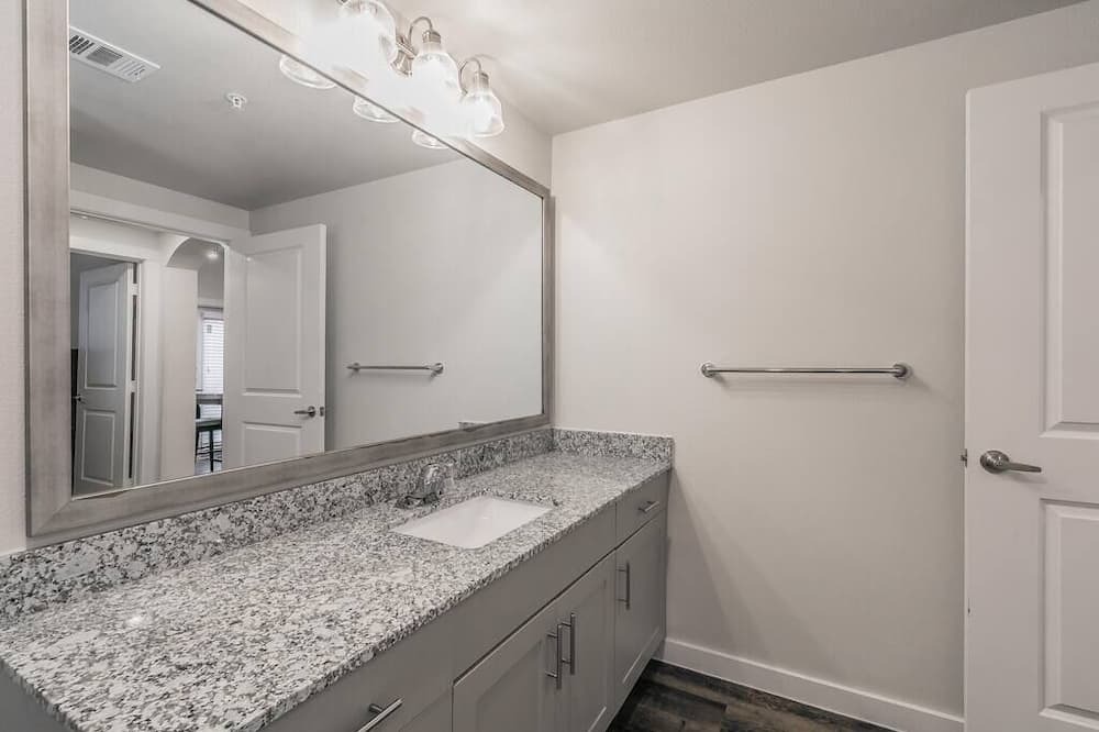 Photo of Bathroom in Elmo