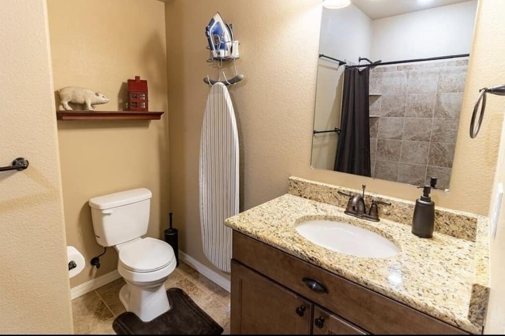 Photo of Bathroom in Peyton