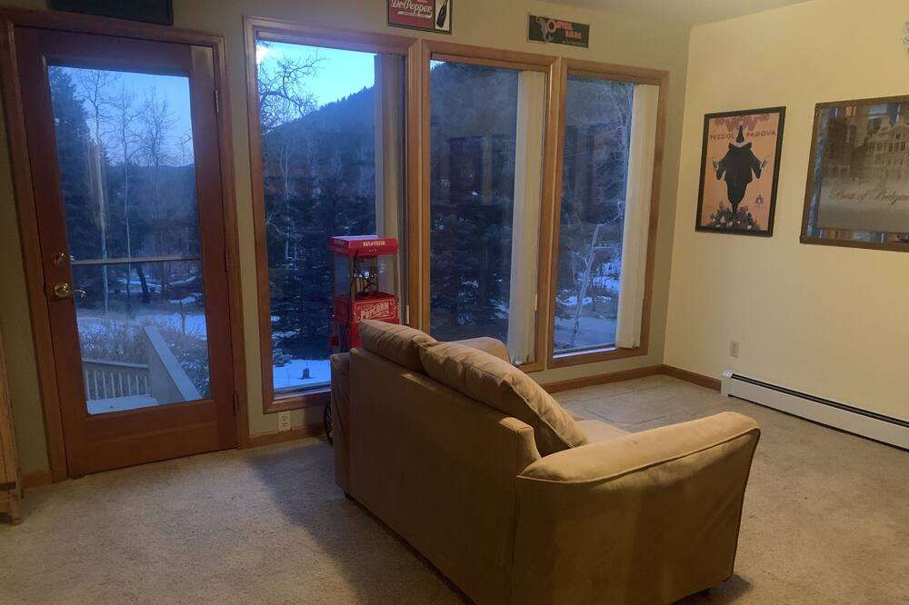 Photo of Livingroom in Evergreen