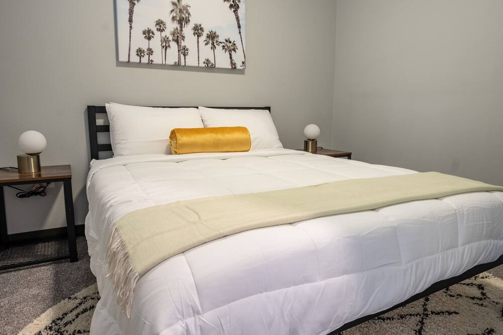 Photo of Bedroom in Des Moines