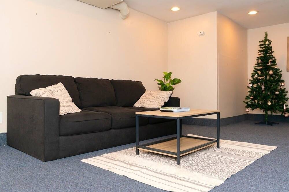 Photo of Livingroom in West Woodland