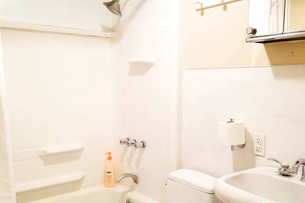 Photo of Bathroom in West Woodland