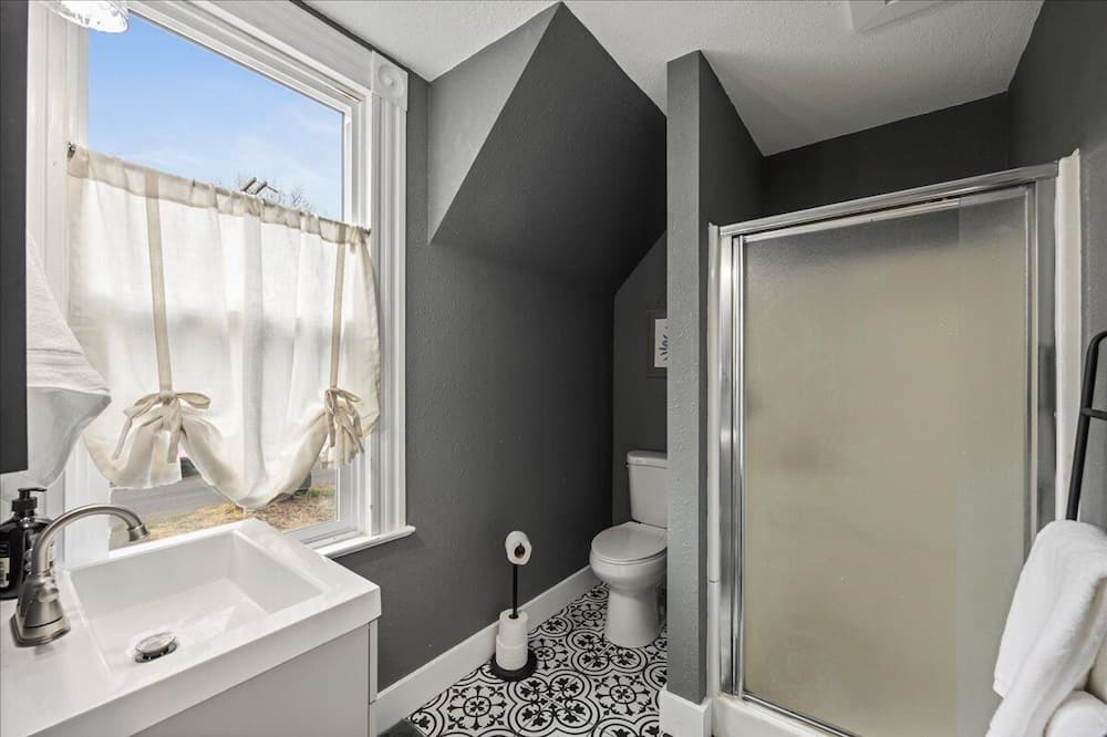 Photo of Bathroom in Waitsburg